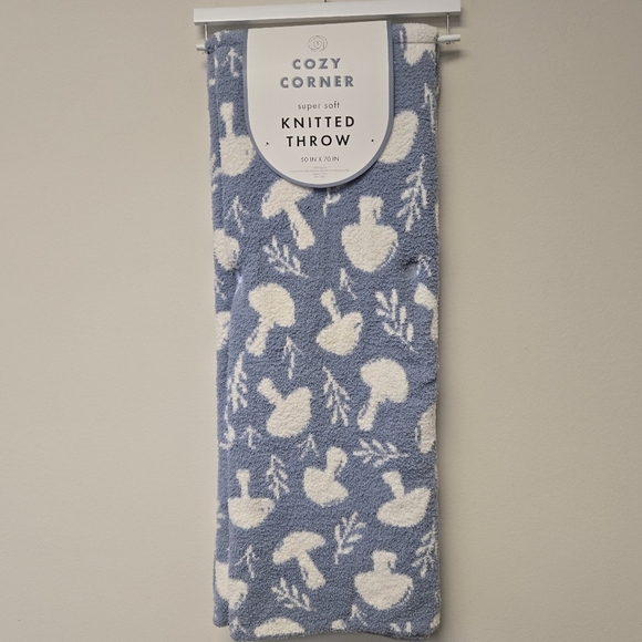 Cozy Corner Mushroom Super Soft Knitted Throw Blanket Blue White - Picture 5 of 5